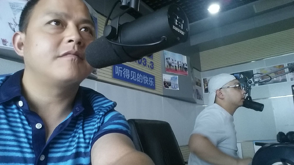 杜泽坤律师录制节目中